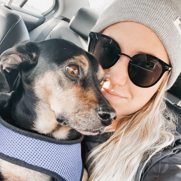 Meet your Posher, Liz - Picture 1 of 1